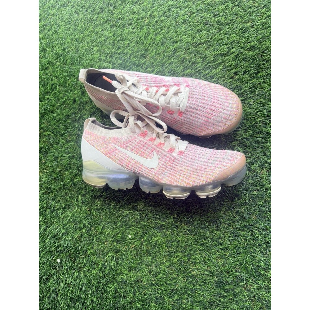 Nike Air VaporMax Flyknit Low Top Lace-Up Running Sneakers White Pink size 10